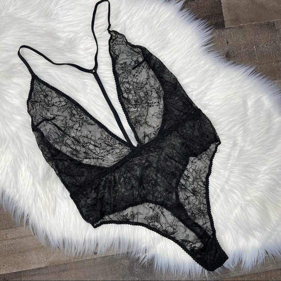 Victoria’s Secret Black Lace Bodysuit Plunge Neckline size Large - Picture 1 of 12